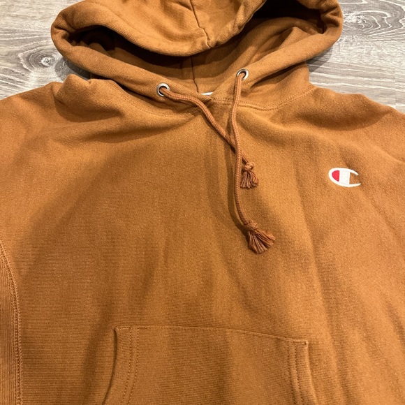 Worn once Champion reverse weave hoodie size xs in a tan color - Picture 2 of 3